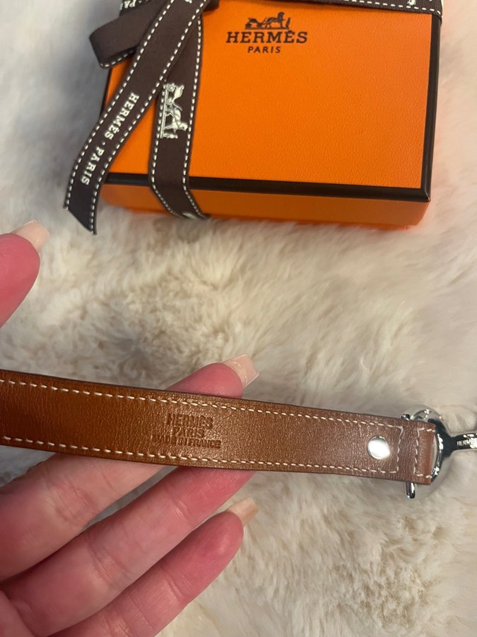 Hermes armband i läder -i färgen Gold med silver pläterade detaljer