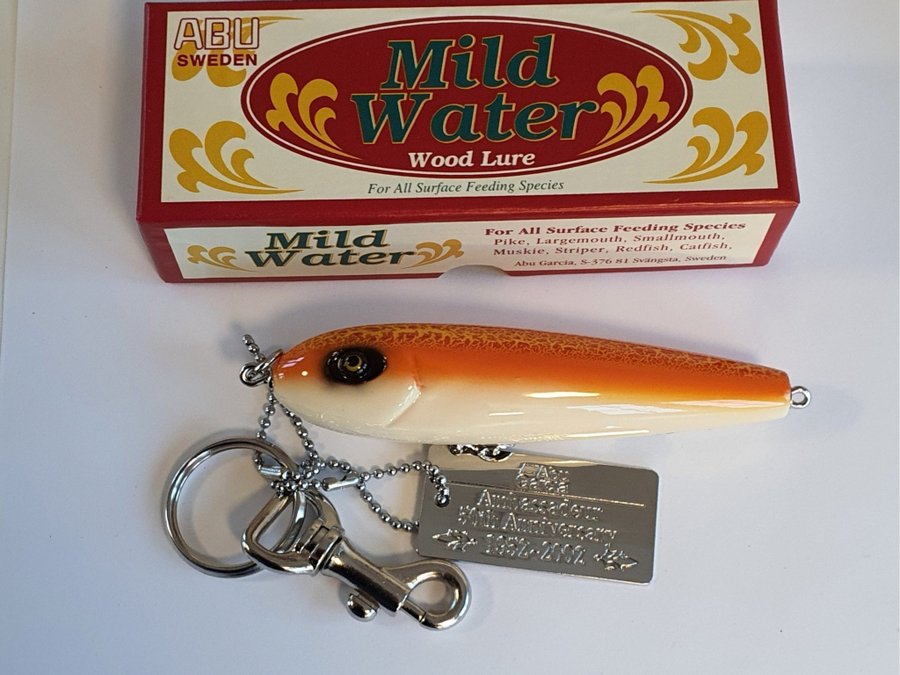 ABU Sweden - Trä Wobbler - Mild Water - Wood lure - Flopper 11 cm - Nyckelring