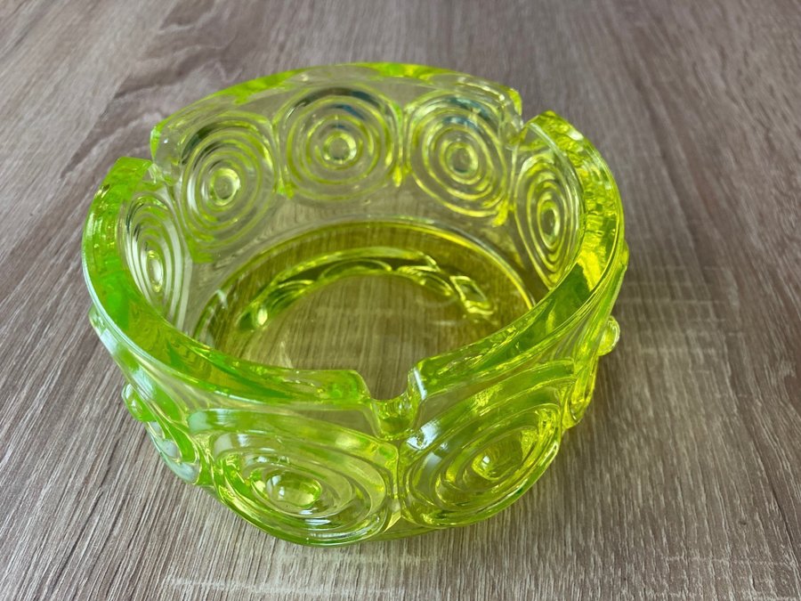 Uranium glass ashtray Riihimäen Lasi