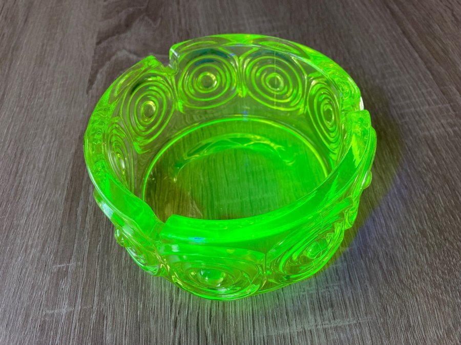 Uranium glass ashtray Riihimäen Lasi