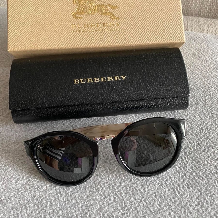 Burberry solglasögon