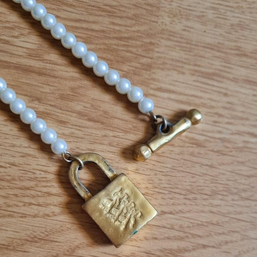 Pearled Key-lock Necklace