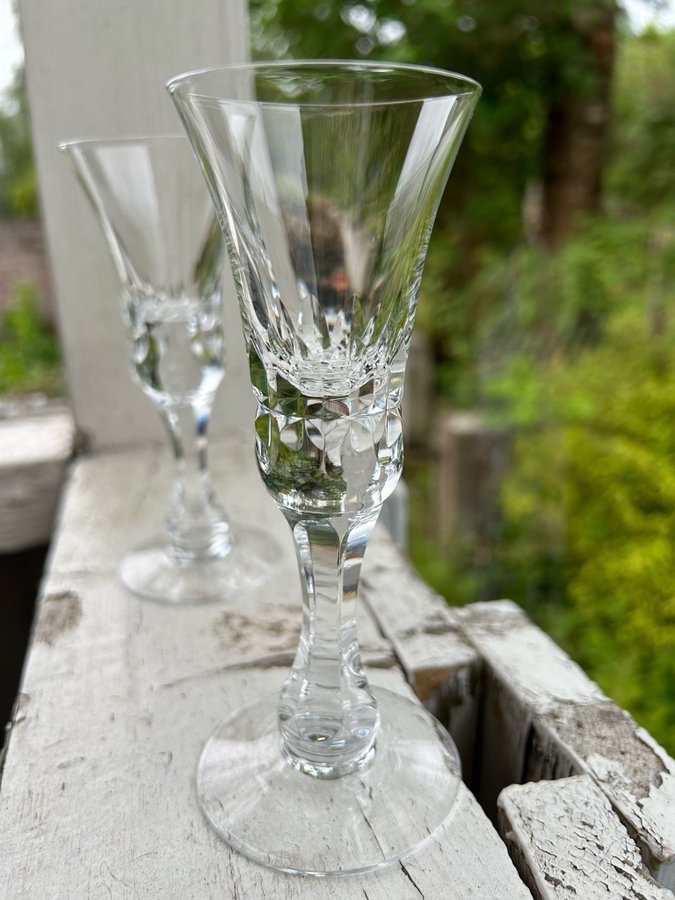 Kosta Boda- design- Göran Wärff-snapsglas-”Prince”- kristall