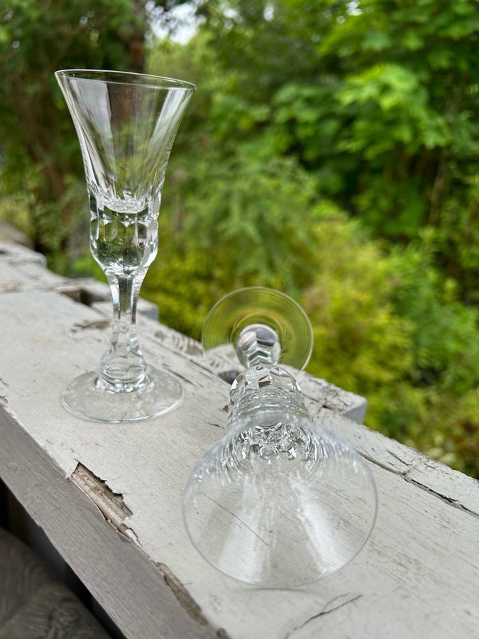 Kosta Boda- design- Göran Wärff-snapsglas-”Prince”- kristall