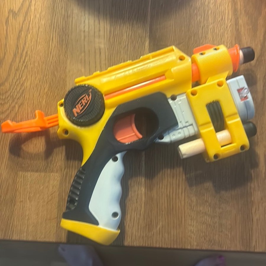 Nerf pistol med skott