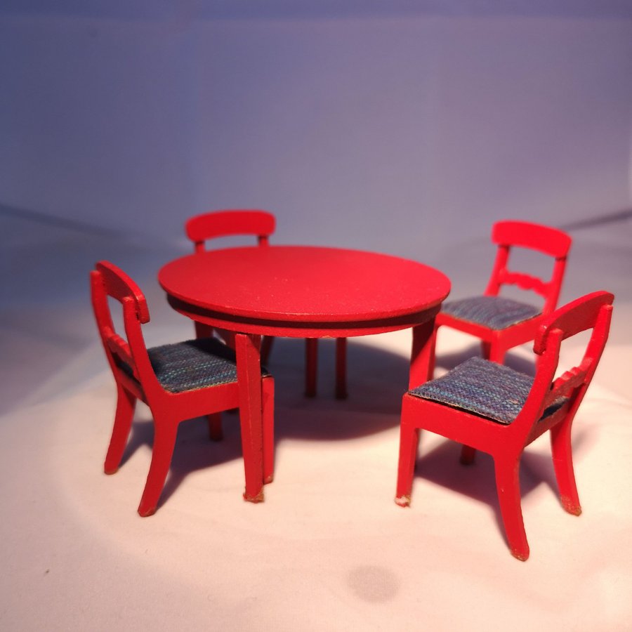 Dockskåpsmöbler: Lundby Matbord med stolar 1972 Retro Samlare