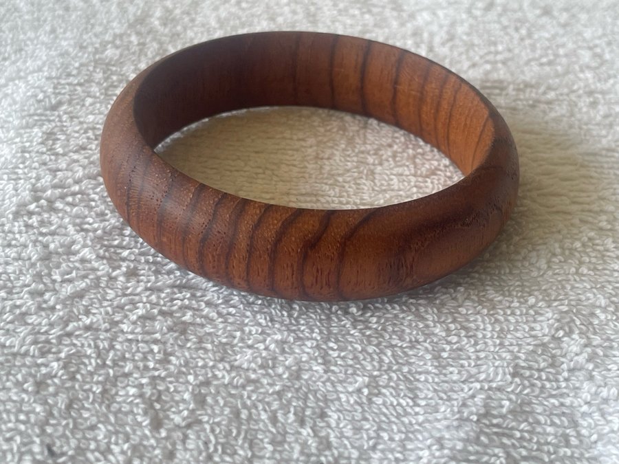 Armband i trä - Teak/60-tal?