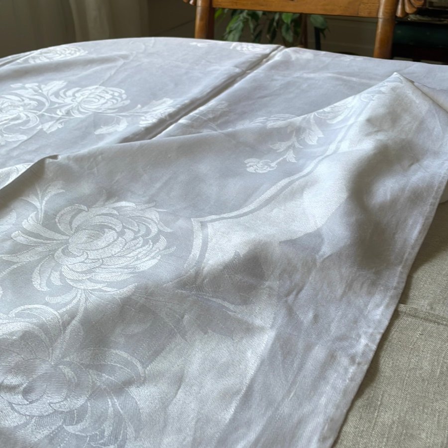 Tjock blank linnedamast av fantastisk kvalitet -magnifikt mönster maffiga pioner