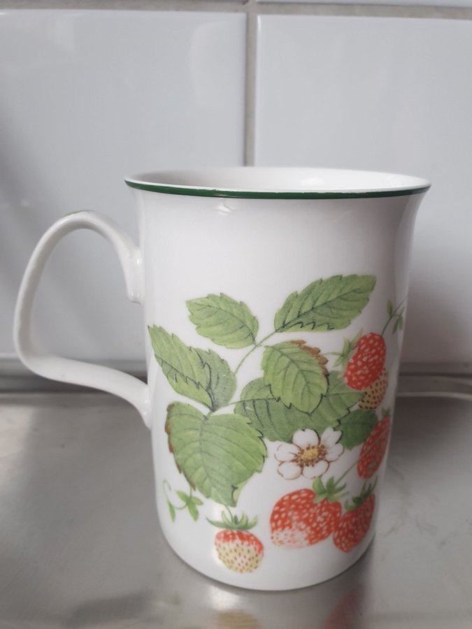 Mugg Roy Kirkham 1990 Strawberry Fruit garden collection Roses bone china Englan