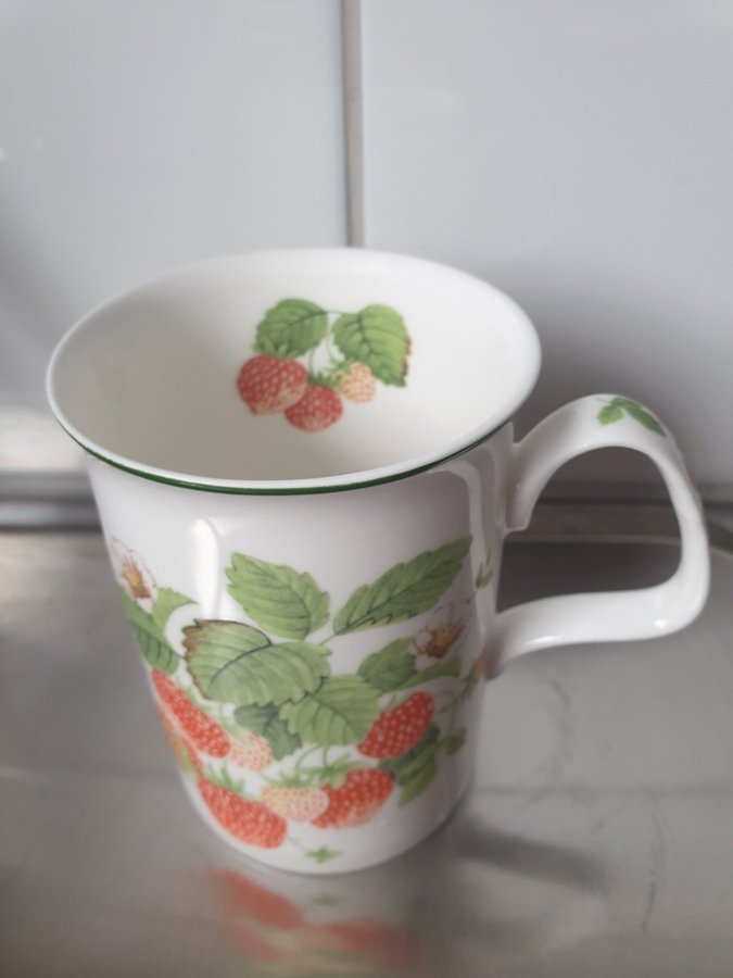 Mugg Roy Kirkham 1990 Strawberry Fruit garden collection Roses bone china Englan