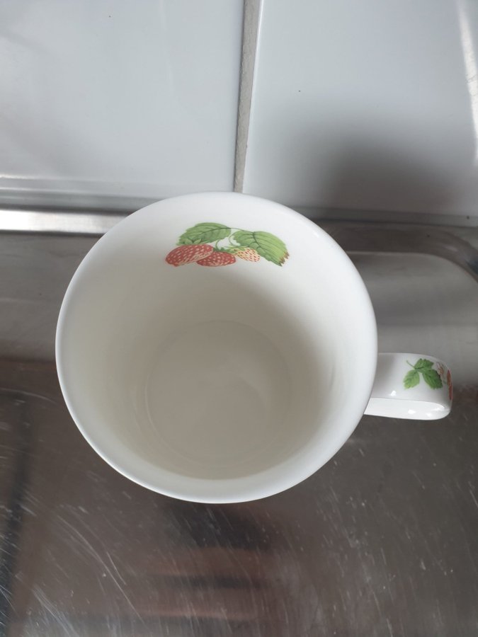 Mugg Roy Kirkham 1990 Strawberry Fruit garden collection Roses bone china Englan