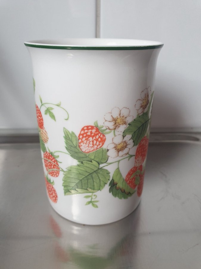 Mugg Roy Kirkham 1990 Strawberry Fruit garden collection Roses bone china Englan