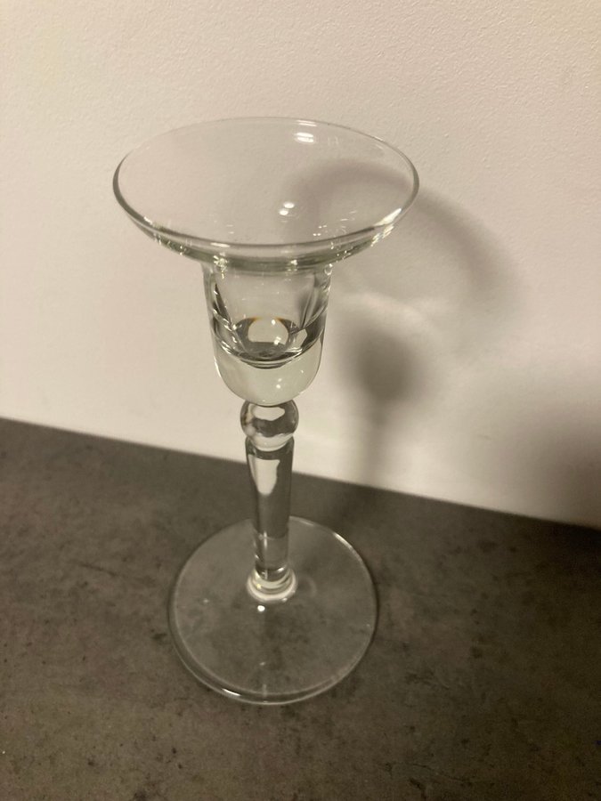 Ljusstake i glas 16 cm hög Ljushållare kronljus klarglas