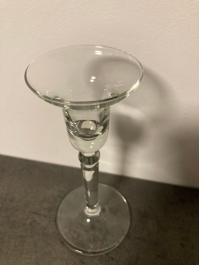 Ljusstake i glas 16 cm hög Ljushållare kronljus klarglas