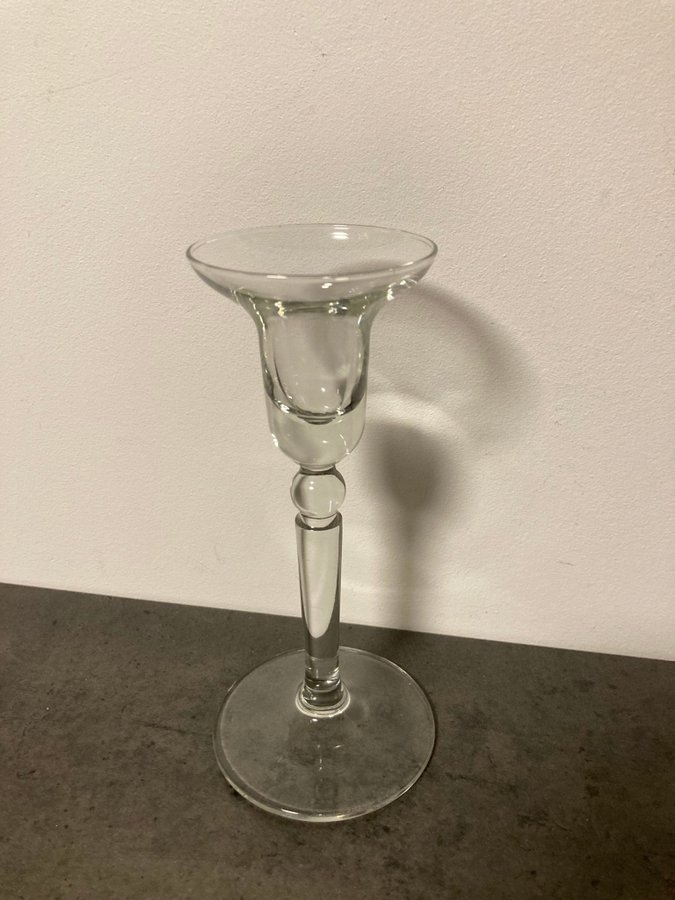 Ljusstake i glas 16 cm hög Ljushållare kronljus klarglas
