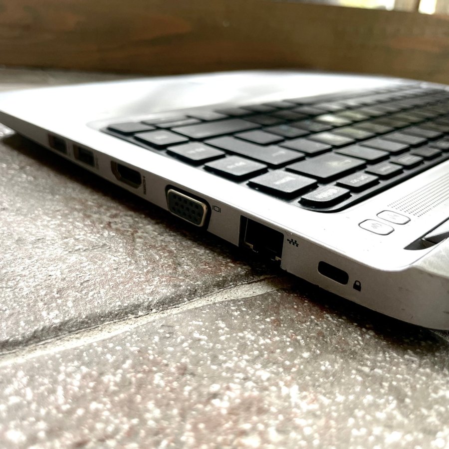 Laptop HP ProBook 133-tums med Windows 11 Pro