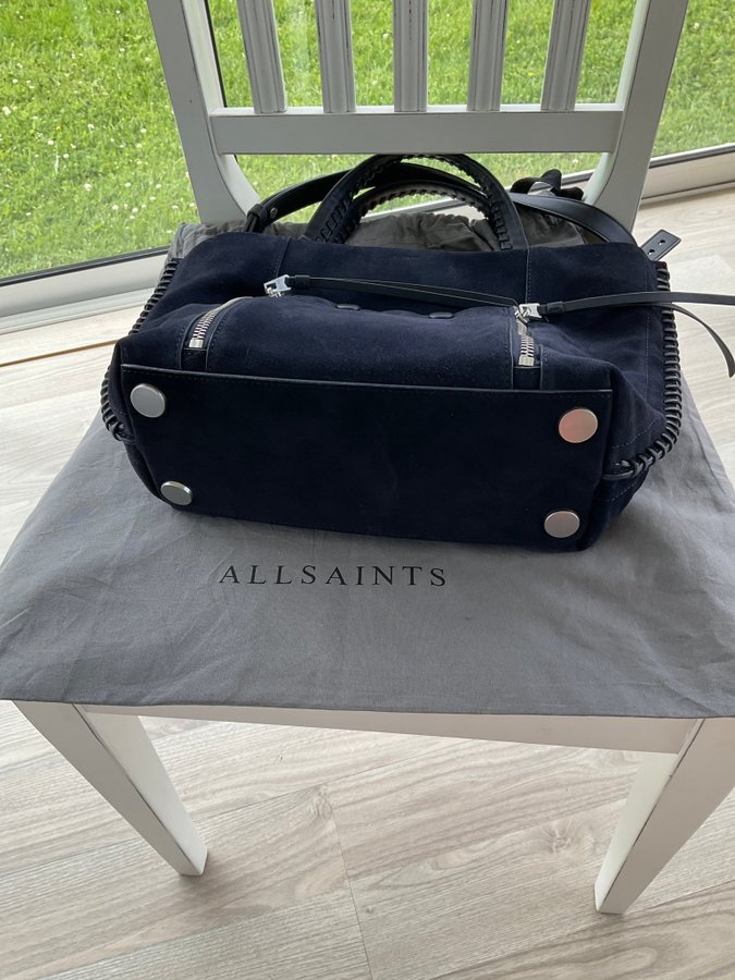 NY marinblå väska från AllSaints läder mocka skinn bag handbag Tote shoppingbag