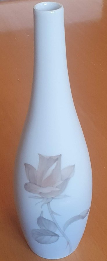 Lyngby Porcelæn porslin vas med rosmotiv - ovanlig - 215 cm - modell 1251 3G