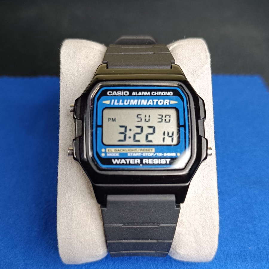 Casio Alarm Chrono Digital Klocka