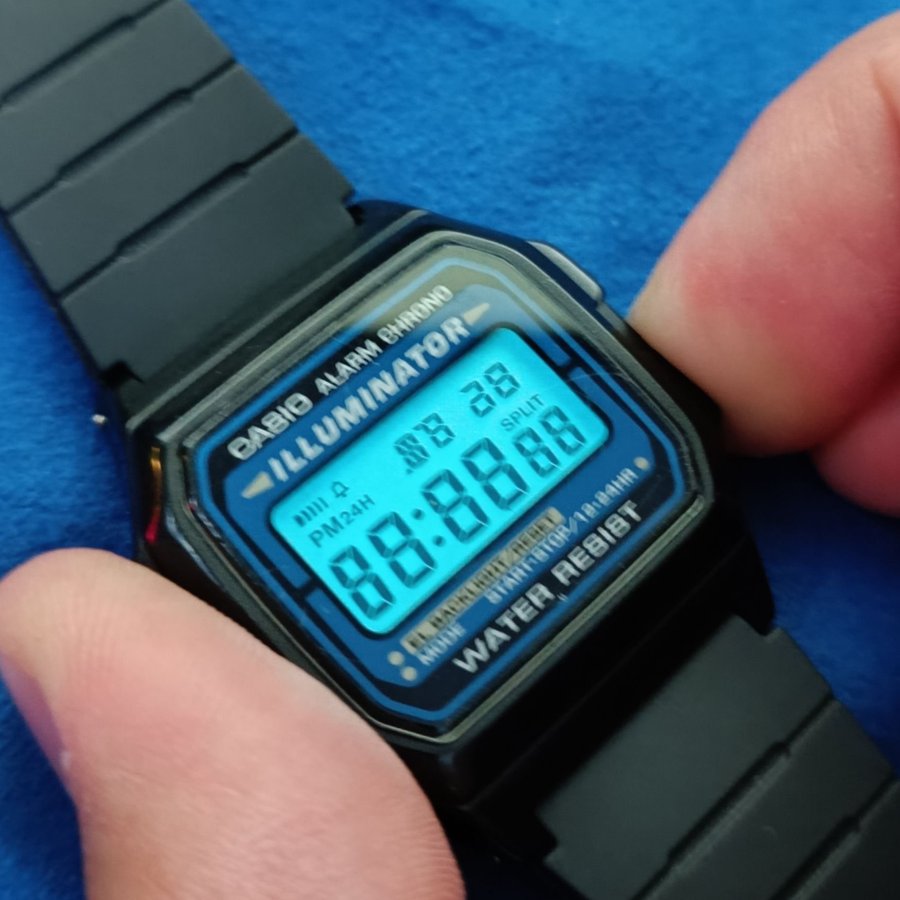 Casio Alarm Chrono Digital Klocka