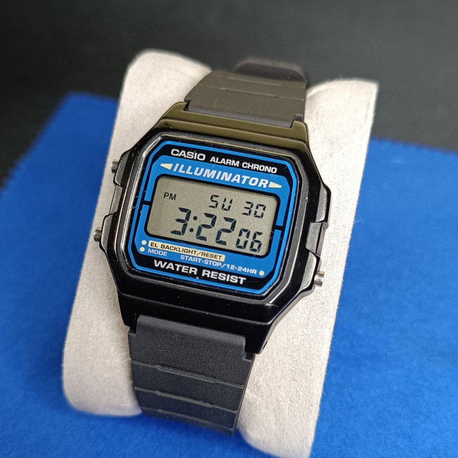 Casio Alarm Chrono Digital Klocka