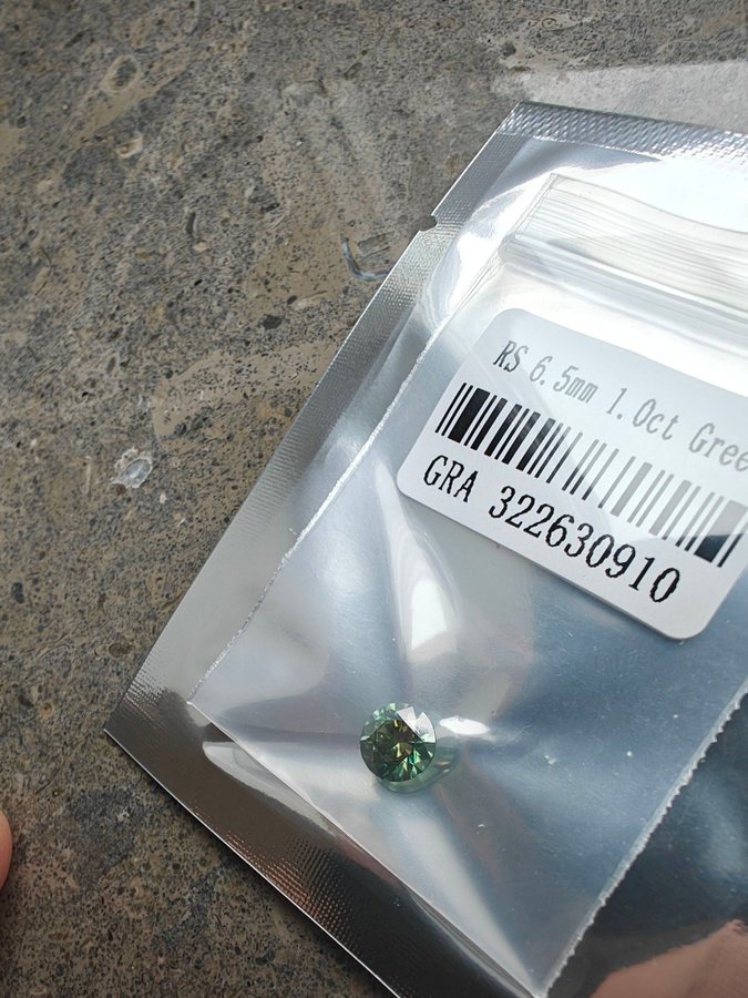 Grön moissanite round brilliant diamant 1 ct 65mm helt nytt oöppnad