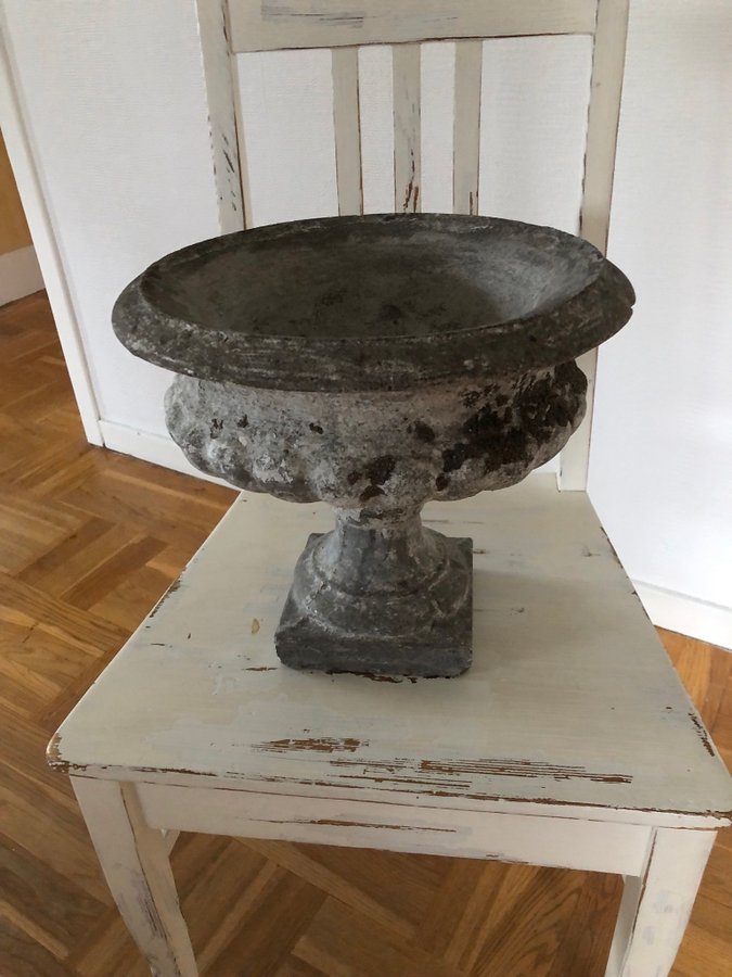 Antik urna vintage by Nina