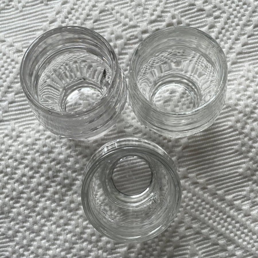 Snaps whisky eller likör glas från Eda glasbruk i Värmland- pressglas