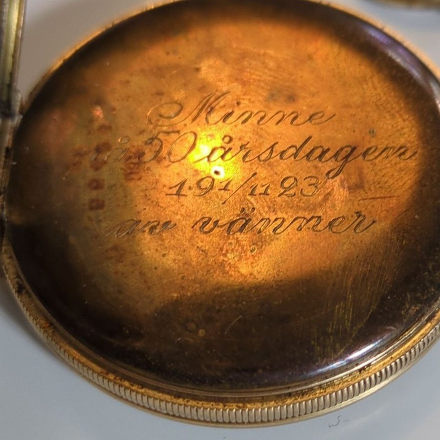 Fickur i 18k guld med kedja början av 1900 tal