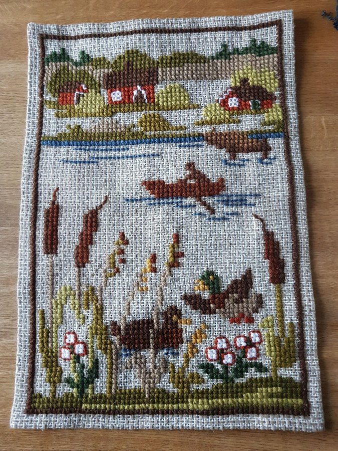 Bonad i handbroderat ullgarn fin bonad/vepa i korsstygn 34x60 cm Retro/vint