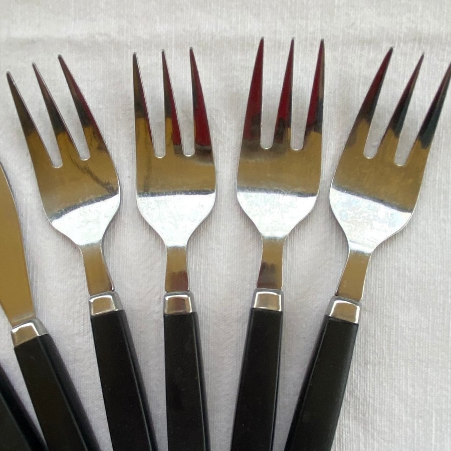 5+4 matbestick - svarta handtag - bakelit - knivar/gafflar - bestick - rostfritt