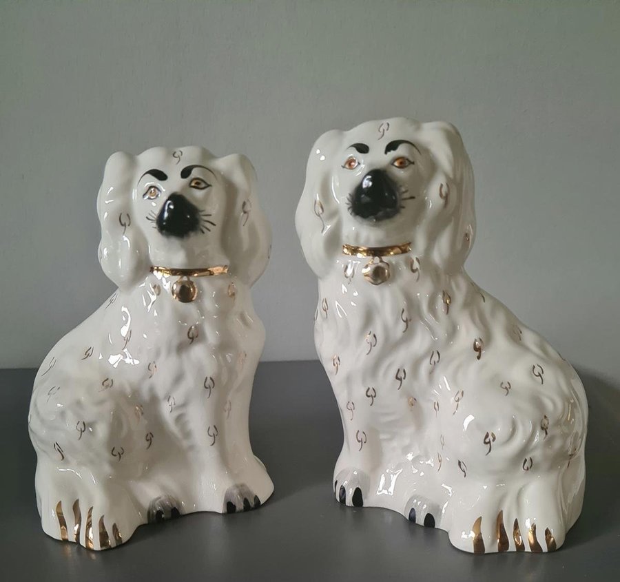 Beswick England ett hundpar spishundar 1378-6