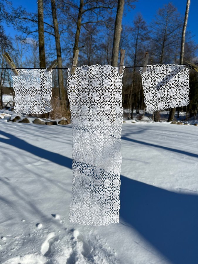 Sött set med virkade spetsdukar! Fint skick! Vintage