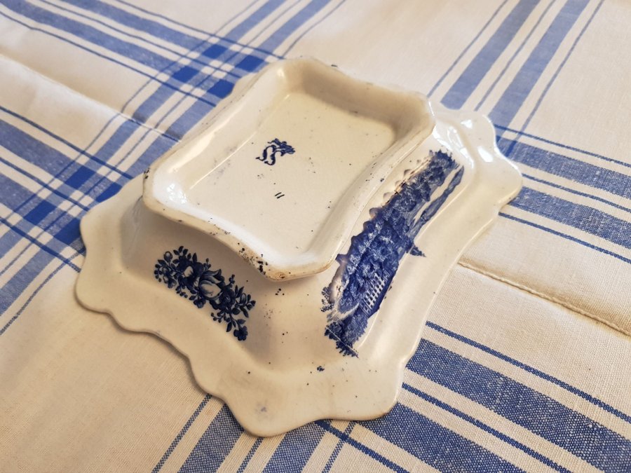 Antikt " Svenska Slott " Rörstrand Serveringsfat På Fot Kobolt 24 × 21 × 45 Cm