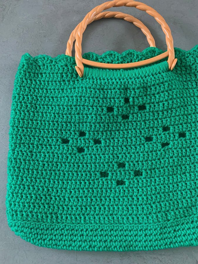 Vintage 70-tal väska virkad trä handtag grön plast shopping tote boho korg