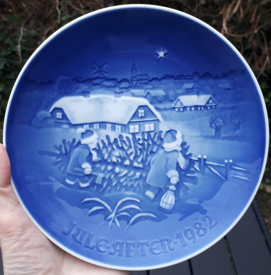 1982 Bing  Grøndahl Like-New Porcelæn Juleplatter Jul Porslin Väggtallrikar