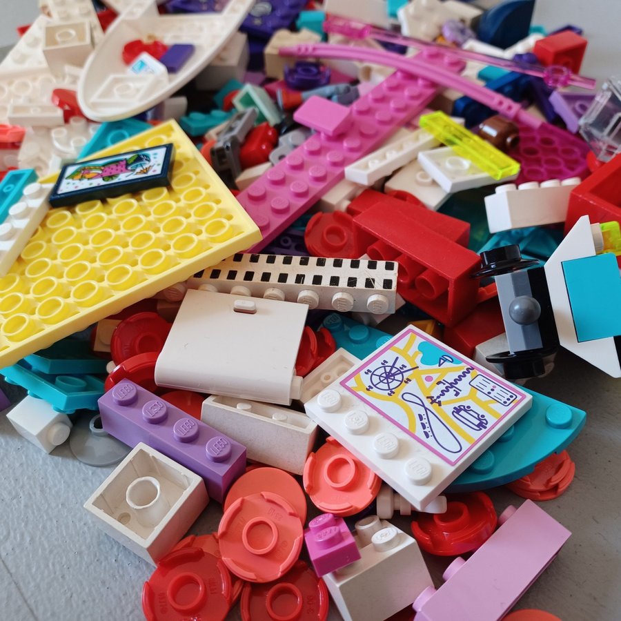 Lego friends klossar figurer lego bitar byggklossar lego plattor City Creator