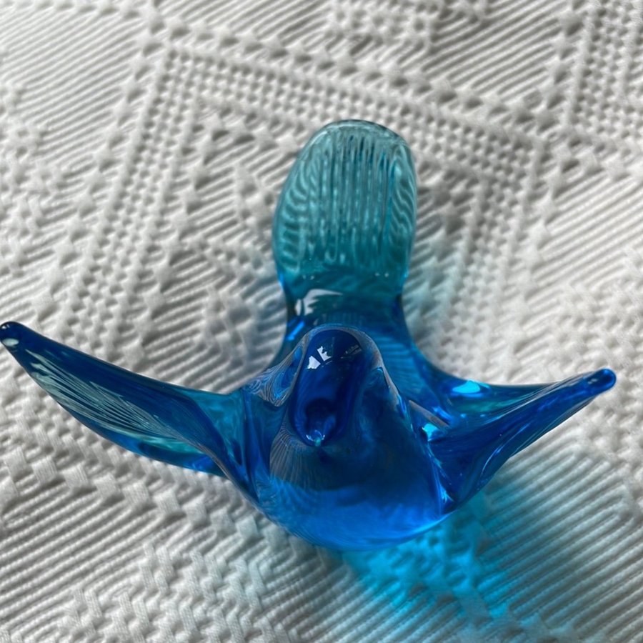 Blå fågel i glas! Underbar vintage och elegant formgivning