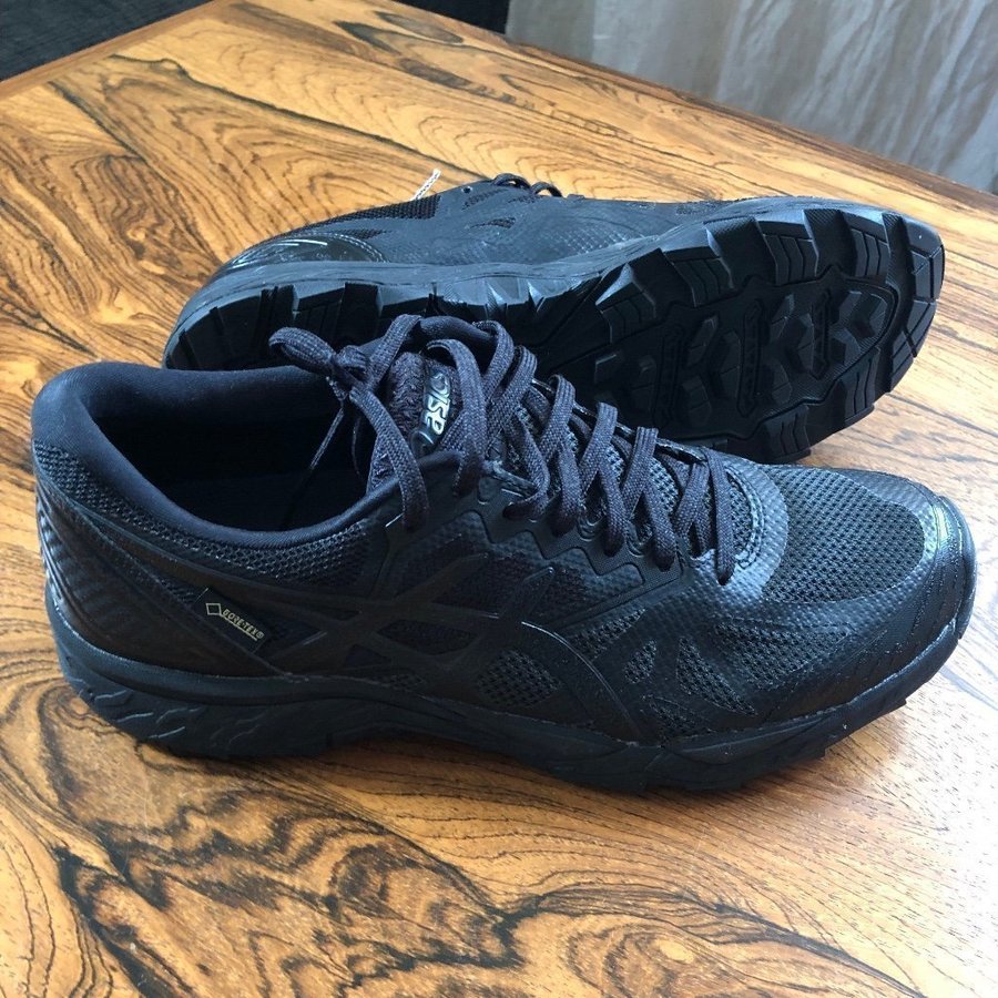 Nya Asics löparskor Gel-Trabucu 6 G-TX strl 405 goretex sneakers vandringsskor