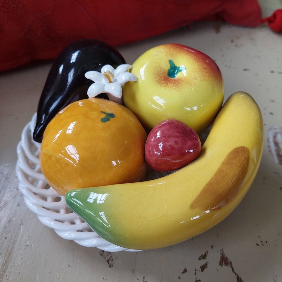 Kitsch ~ Frukt  bär i porslin ~ Duka med frukttema!