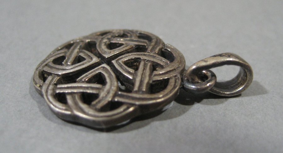 Magiskt Hänge i Silver Amulett Celtic Knot
