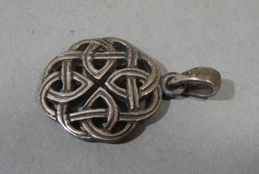 Magiskt Hänge i Silver Amulett Celtic Knot