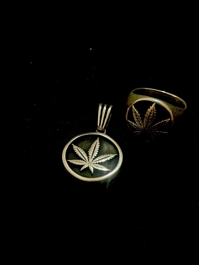 Marijuana silver ring  hänge fina detaljer stämplat 925