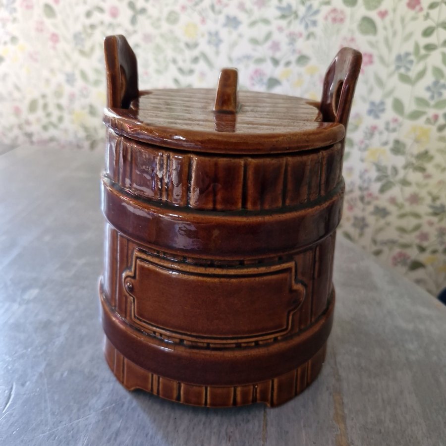 Vacker brun burk med lock i keramik - Retro