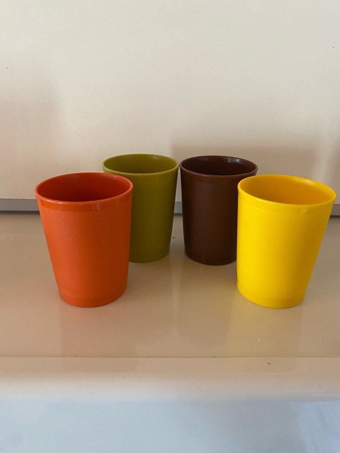 4 st Tupperware plast muggar 70 tal snaps RETRO