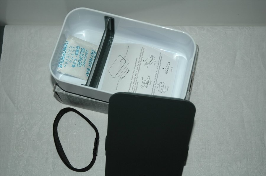 Ny lunchbox lunchlåda i plast med tillhörande lock med silikonkant