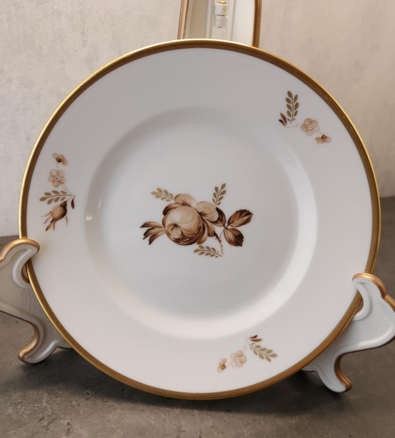 ROYAL COPENHAGEN KUNGLIG DANSK BRUN ROSE ASSIETT 9633