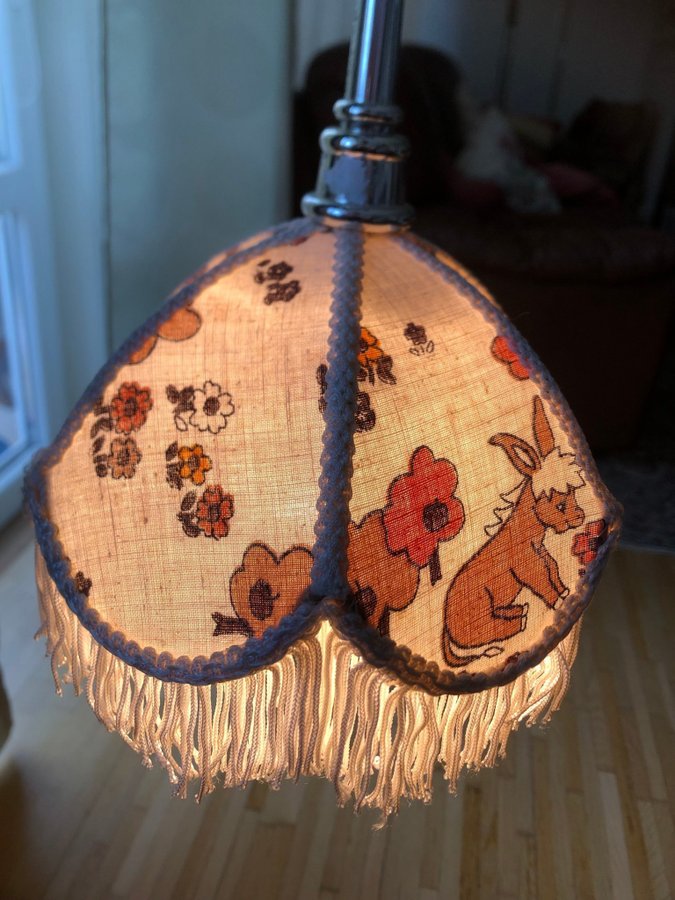 Vintage naturfärgad lampa med tryck av blommor träd åsna / barn rum