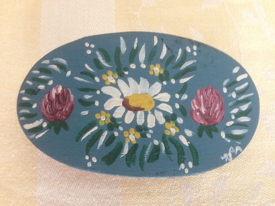 Vintage hårklämma i bemålat trä med vårblommor motiv