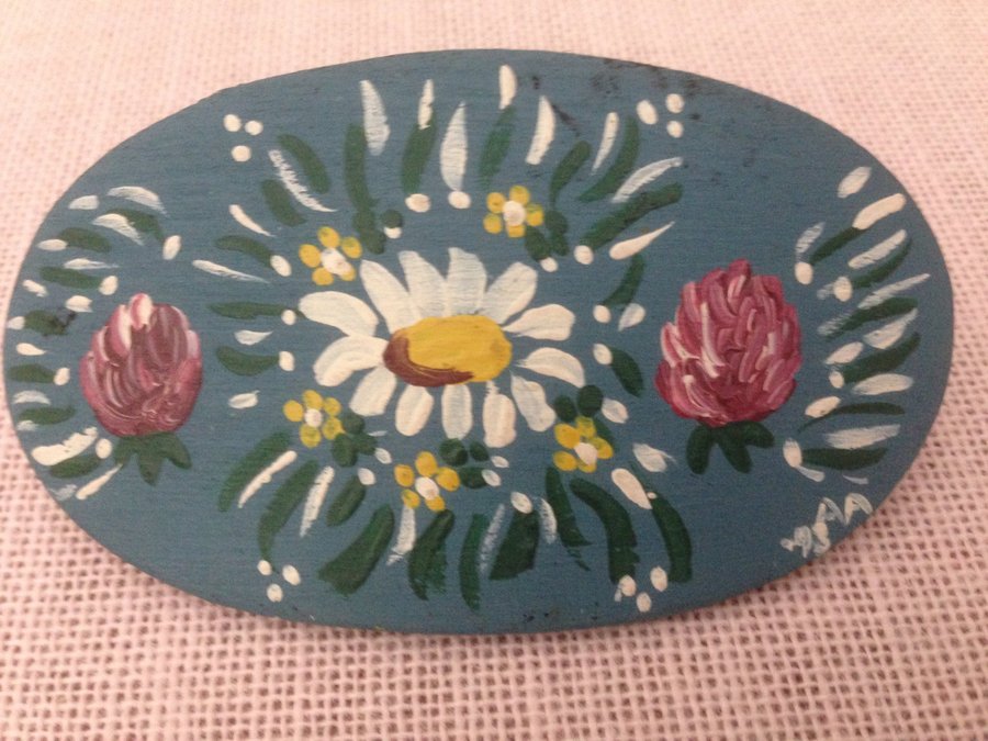 Vintage hårklämma i bemålat trä med vårblommor motiv